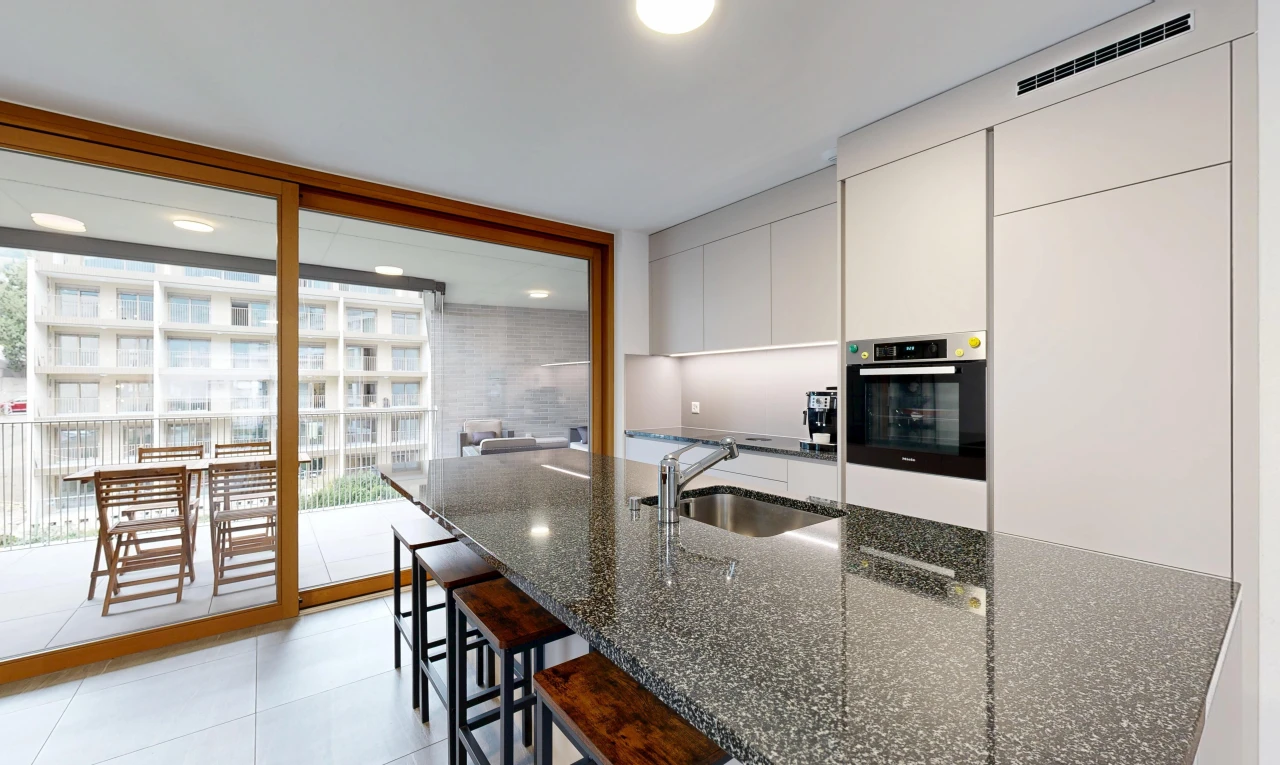 cuisine avec évier, flat panel cabinets, armoires à panneau plat, four, et inside property