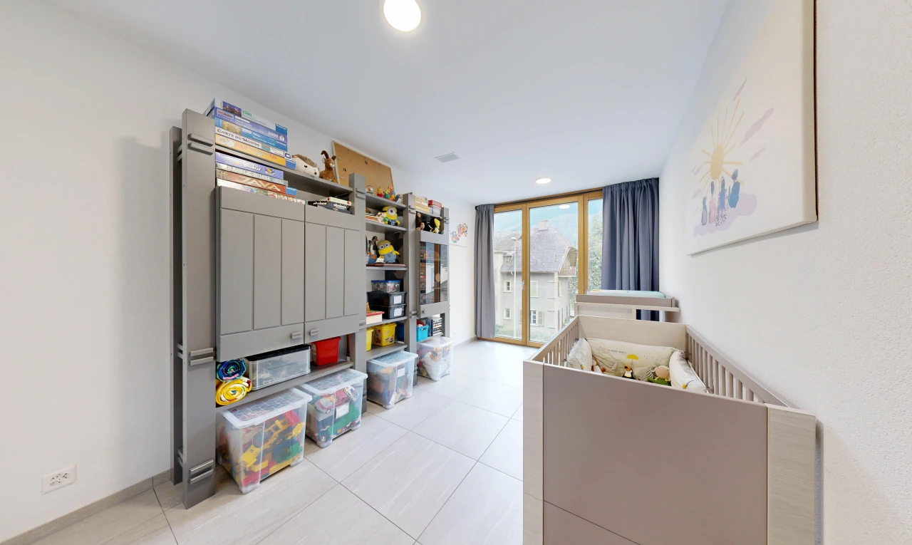 chambre avec éclairage encastré, accès à l'extérieur, drywall, cloison sèche, et inside property