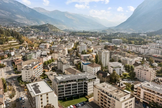 extérieur du bâtiment avec mountain view, vue sur la montagne, day time, et aerial view