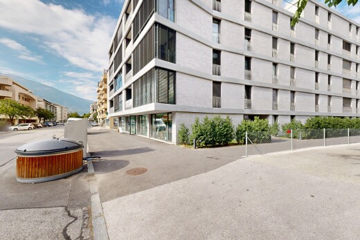 view of apartment building / complex