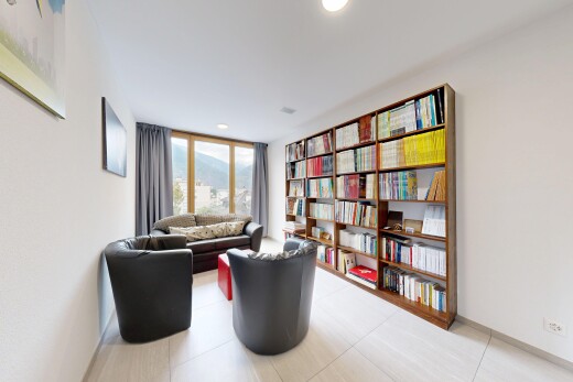 living area with recessed lighting and bookshelves