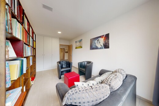 living area featuring recessed lighting