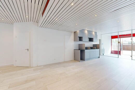pièce vide avec éclairage encastré, drywall, cloison sèche, wood finish floor, et sol en finition bois