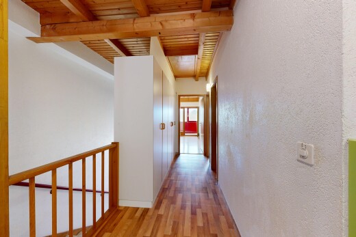 halle / korridor mit balkendecke, beamed ceiling, holzdecke, wood ceiling, und high end ceiling