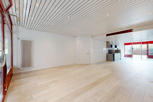 leerer raum mit einbauleuchten, wood finish floor, holzfußboden, inside property, und drywall