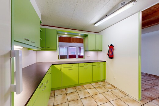 cuisine avec light floor, drywall, cloison sèche, tile floor, et sol en carrelage