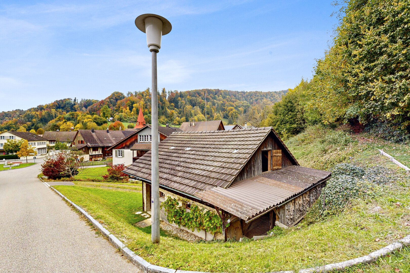 outdoor house featuring a lawn