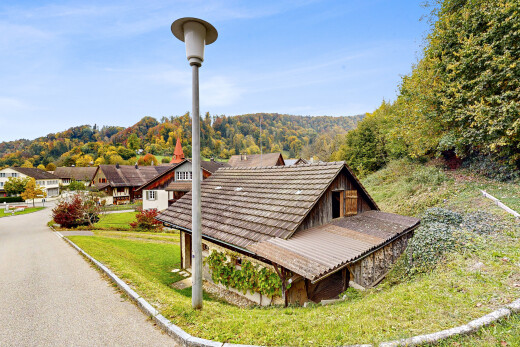 außenansicht mit day time, rasen, und property visible