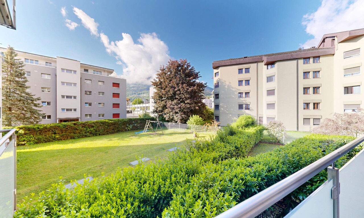 extérieur du bâtiment avec apartment complex view, vue sur le complexe d'appartements, day time, et from property