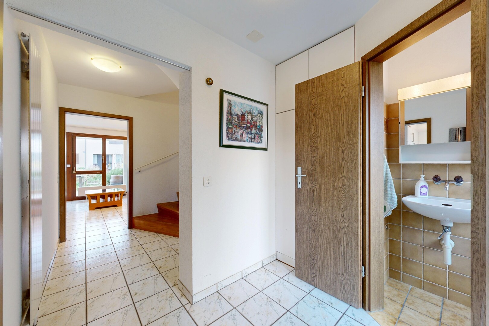 halle / korridor mit gipskartonwand, drywall, inside property, light floor, und fliesenboden
