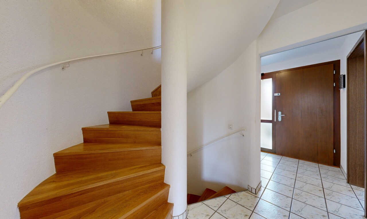 treppe mit treppen, inside property, drywall, und gipskartonwand