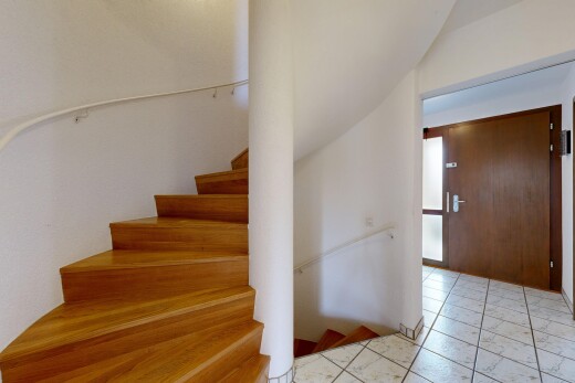 escaliers avec escaliers, inside property, drywall, et cloison sèche