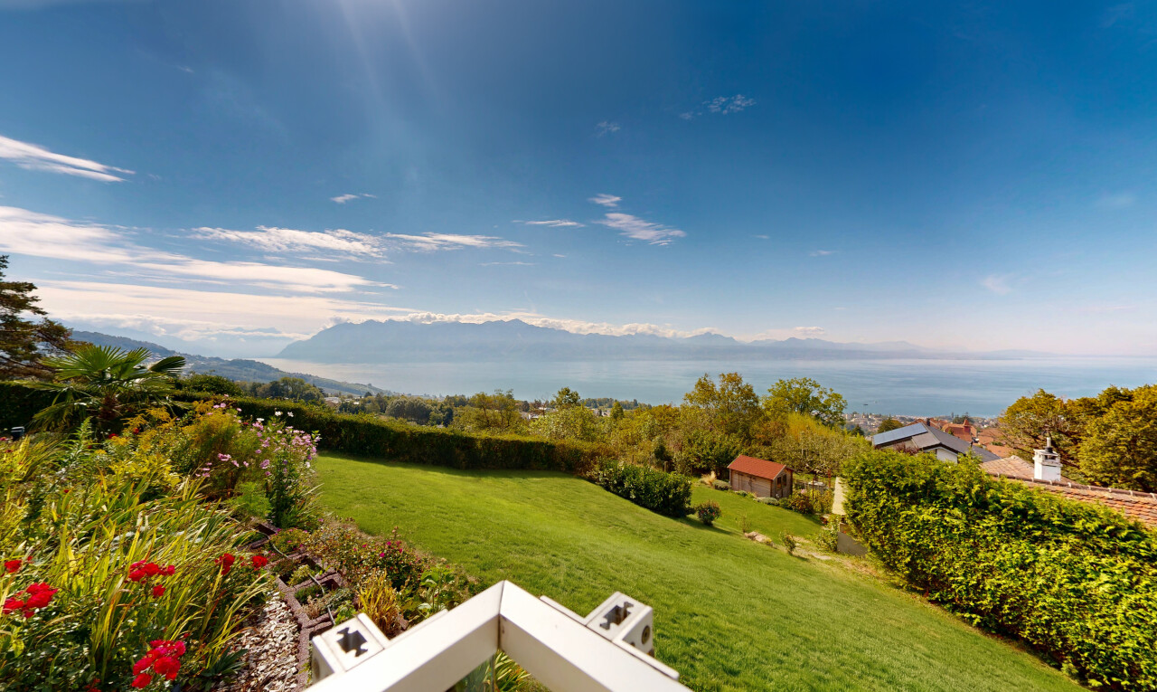 jardin avec from property, view focus, et pelouse