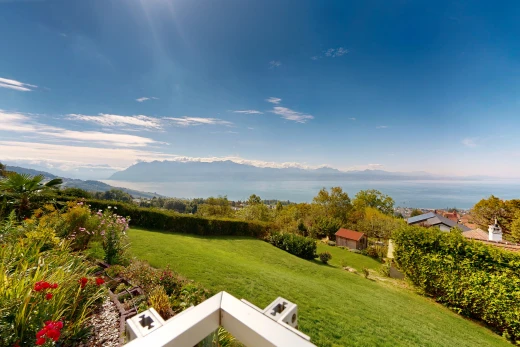 jardin avec from property, view focus, et pelouse