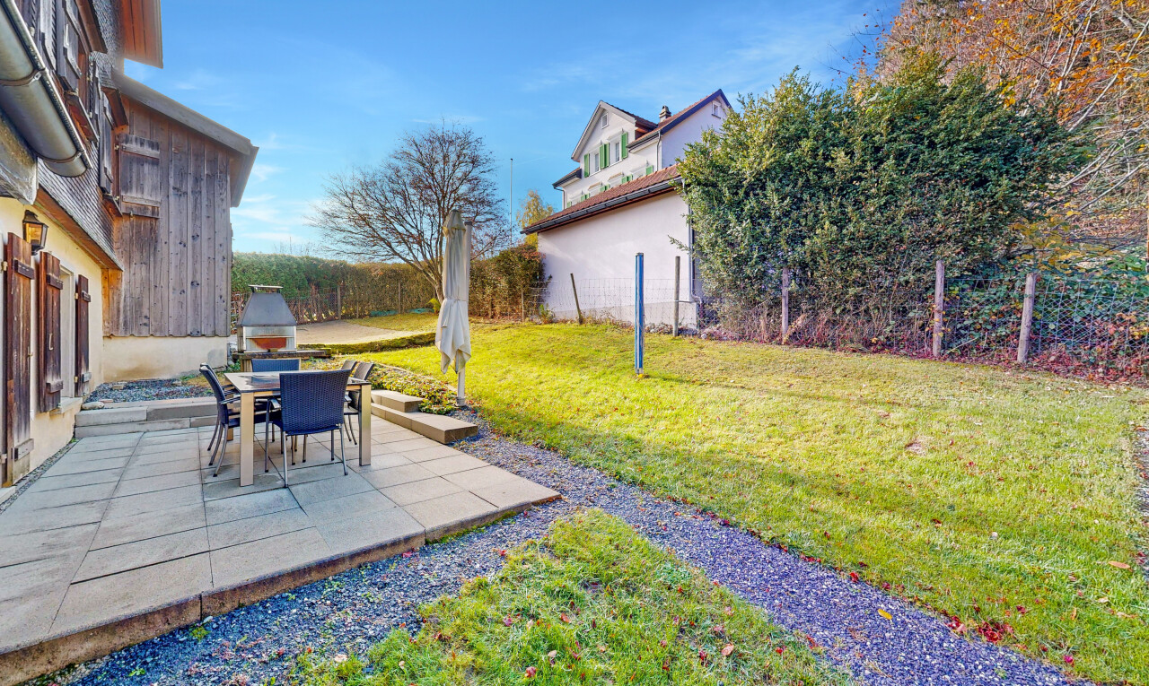 garden featuring a patio area