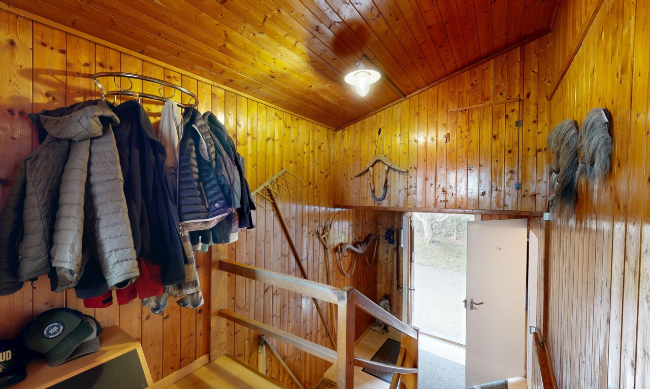 spacious closet featuring vaulted ceiling