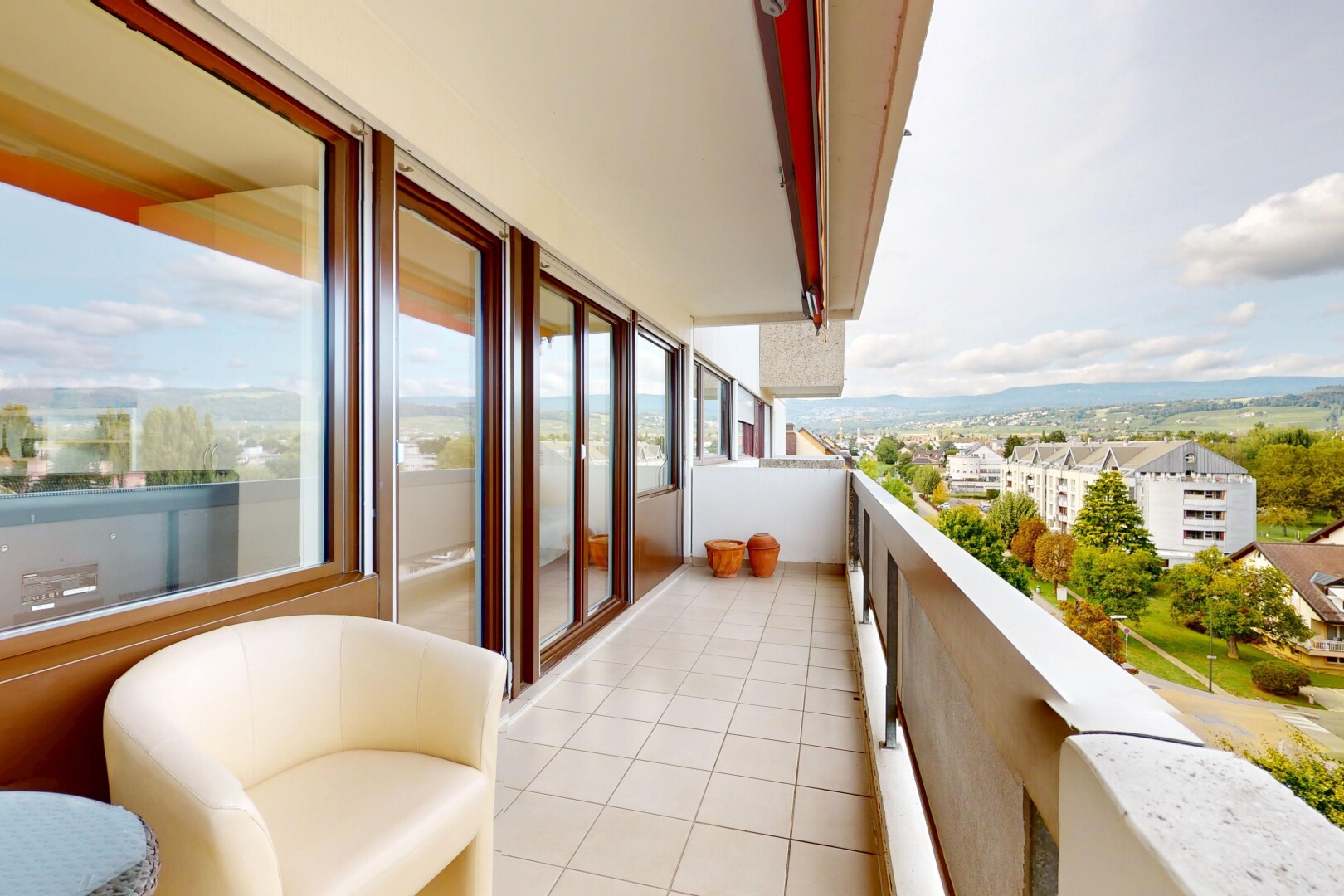 balkon mit balkon, day time, und from property