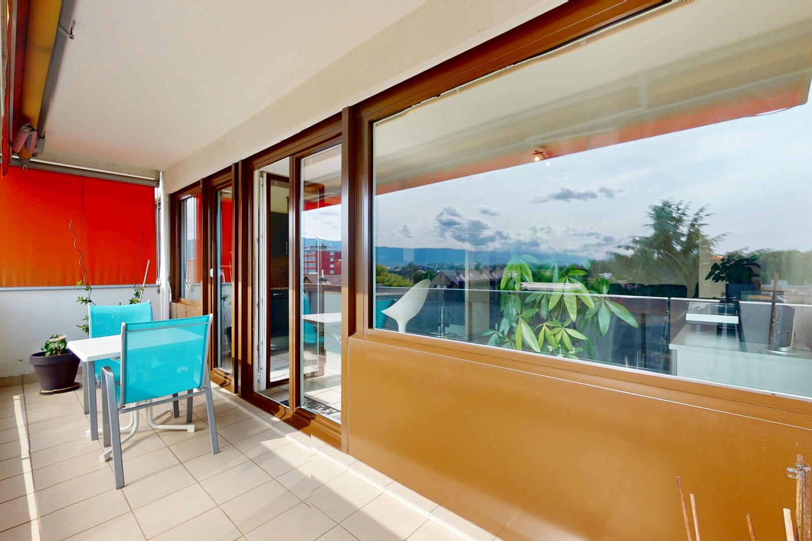 balkon mit inside community, seesicht, und water view
