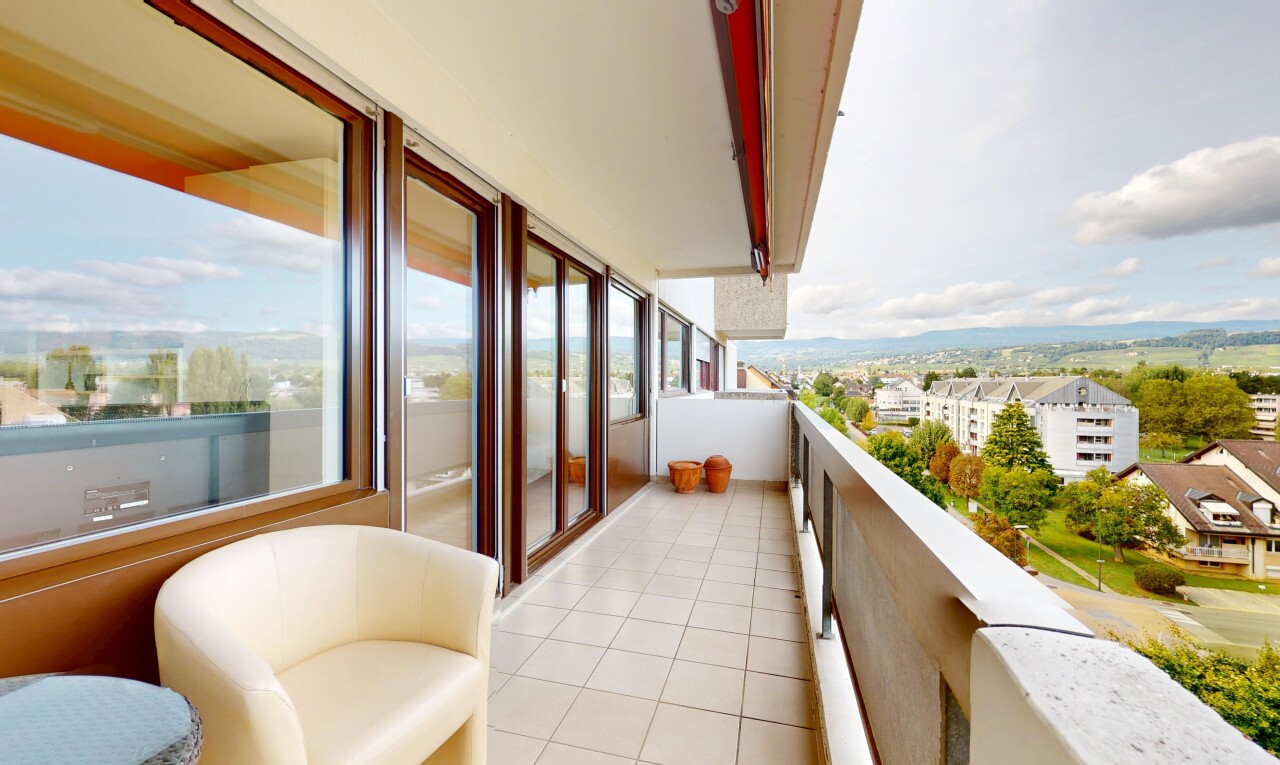 balkon mit balkon, day time, und from property