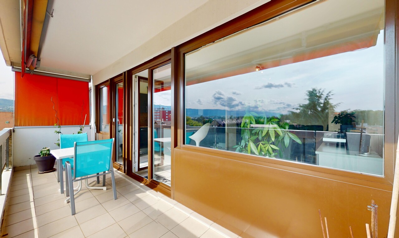 balkon mit inside community, seesicht, und water view