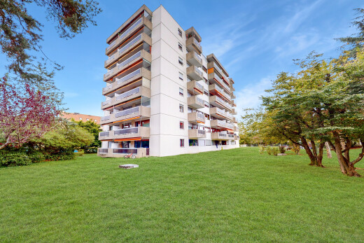 extérieur du bâtiment avec property visible et day time