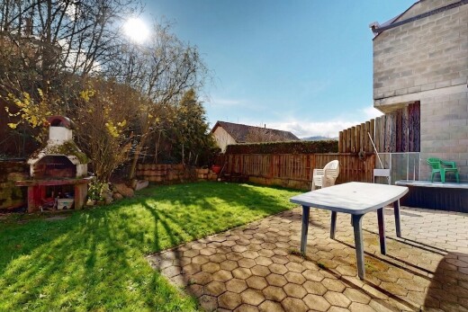 garten mit terrasse, from property, zaun, day time, und rasen