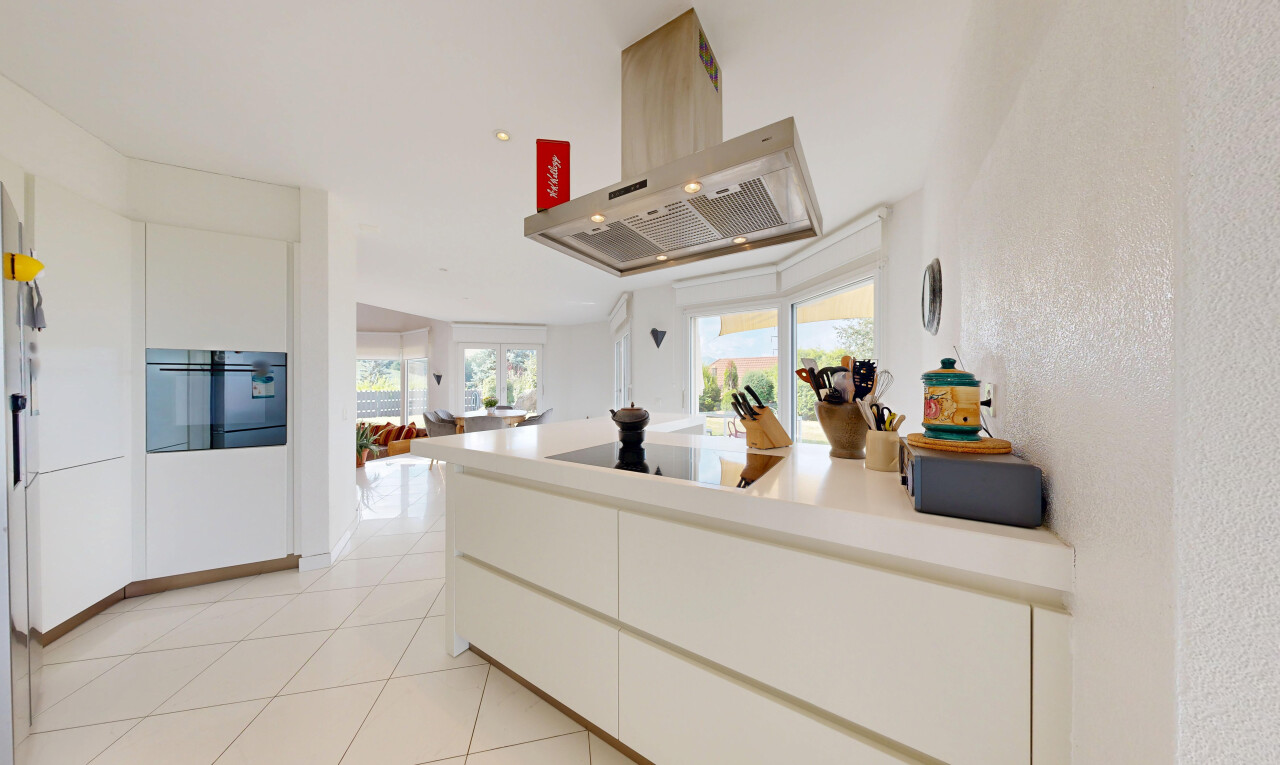 küche mit dunstabzugshaube, light floor, küchentheke, kitchen peninsula, und arbeitsplatten