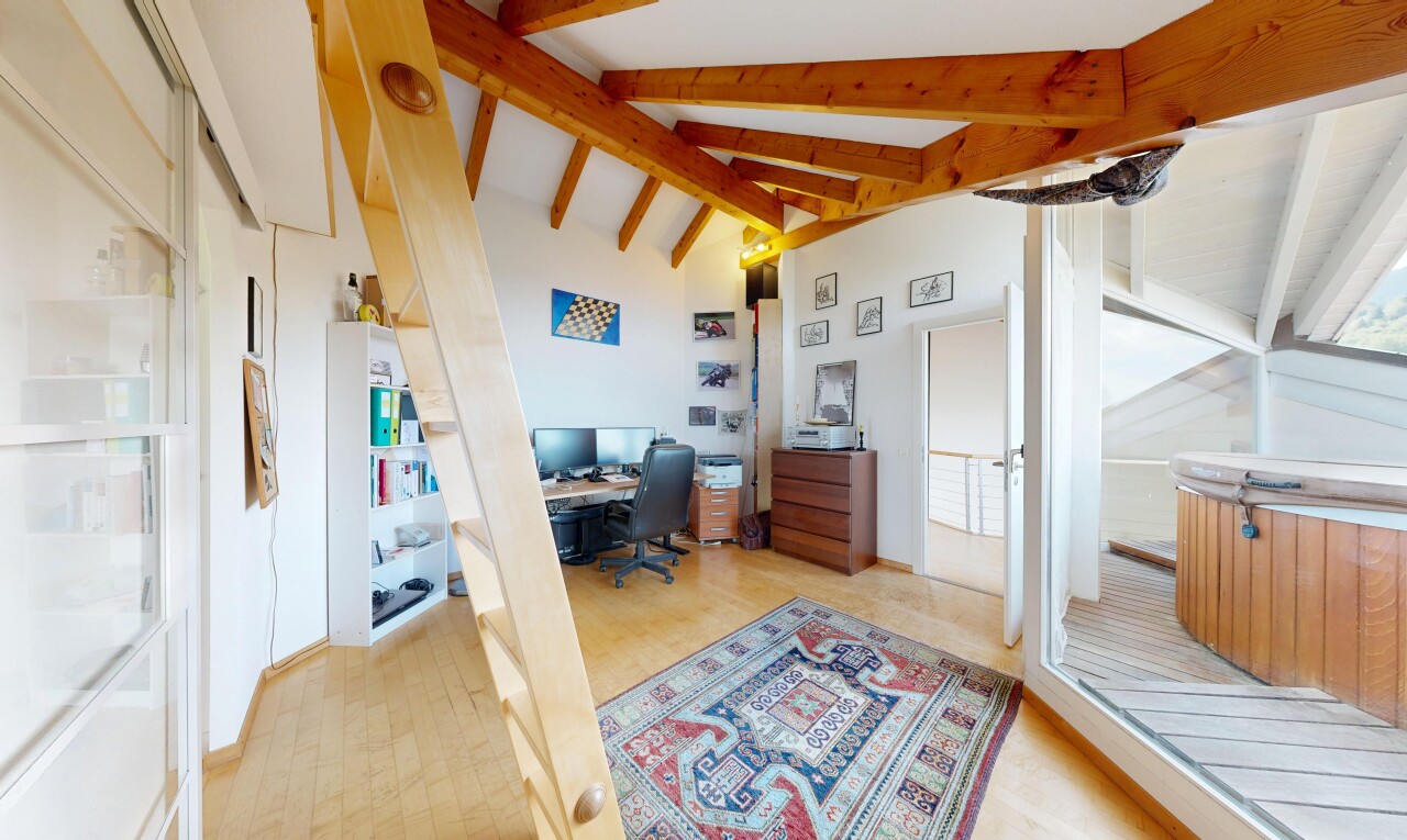 büro mit vaulted ceiling, dachschräge, beamed ceiling, balkendecke, und high end ceiling