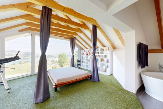 zimmer / schlafzimmer mit dachschräge, vaulted ceiling, balkendecke, beamed ceiling, und inside property