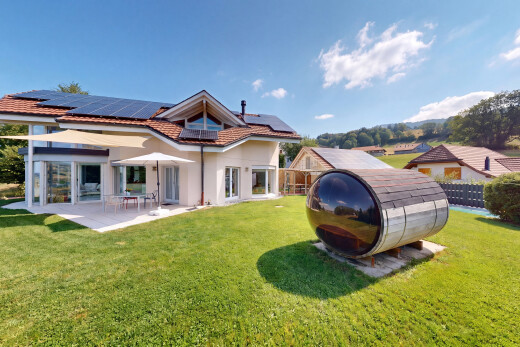 außenansicht mit solaranlage, ziegeldach, from property, rasen, und property visible