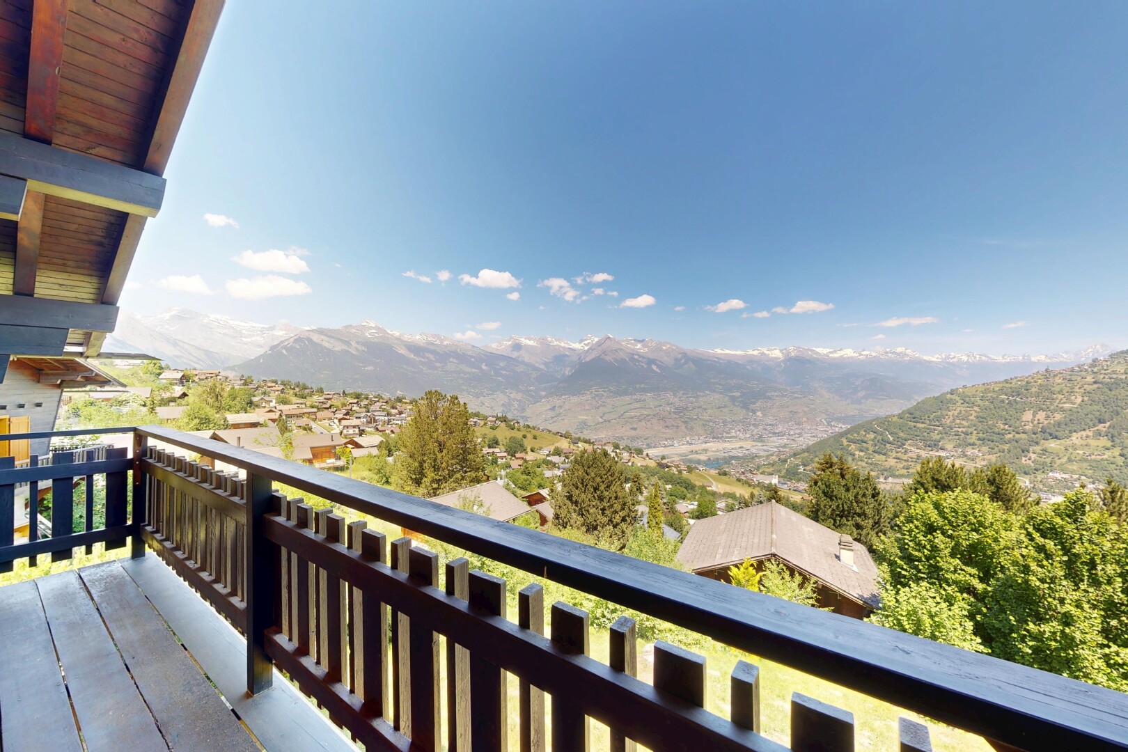 balcon avec from property, vue sur la montagne, mountain view, balcon, et day time
