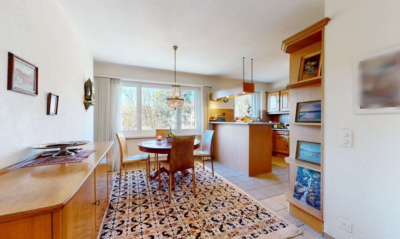 esszimmer mit light floor, inside property, natural light, natürliches licht, und tile floor
