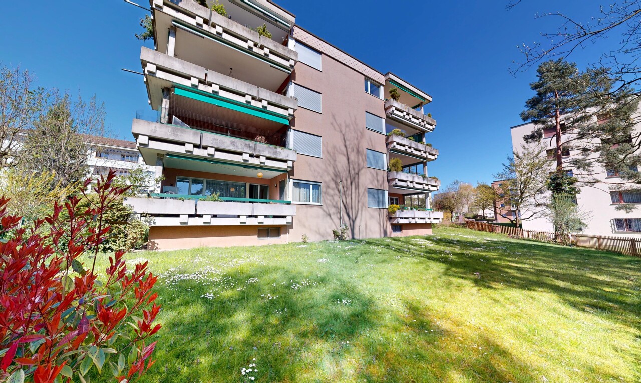 außenansicht mit apartment complex view, blick auf wohnanlage, from community, und day time