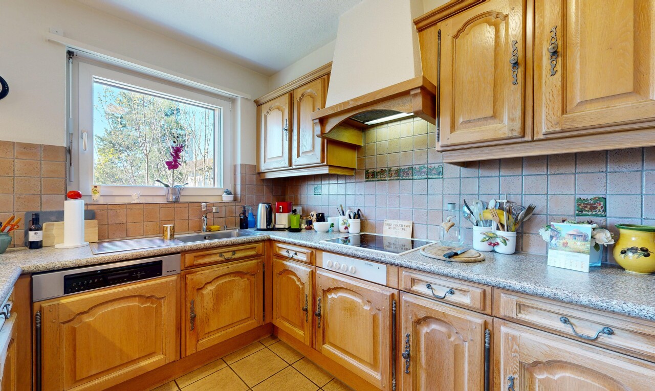 küche mit arched cabinets, bogenförmige schränke, geschirrspülmaschine, raised cabinets, und hochgezogene schränke