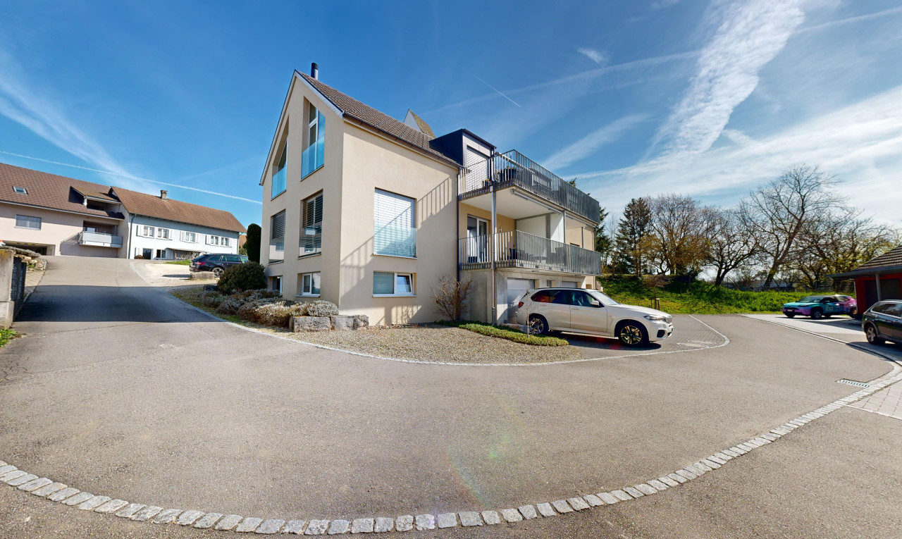 Sonnige Dachwohnung mit Weitsicht