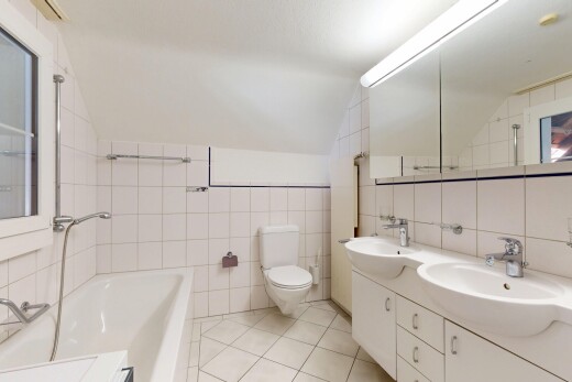 bad mit tile wall, fliesenwand, komplettes badezimmer, bad, und toilette