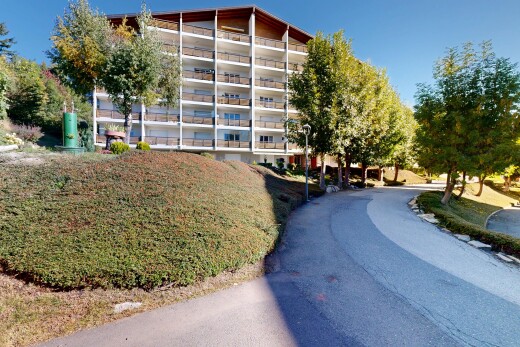 extérieur du bâtiment avec day time, apartment complex view, et vue sur le complexe d'appartements