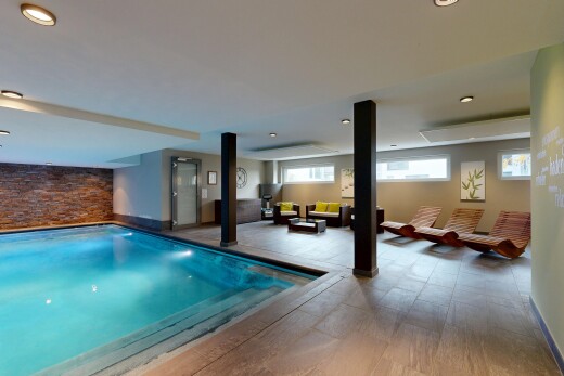 schwimmbad mit inside property