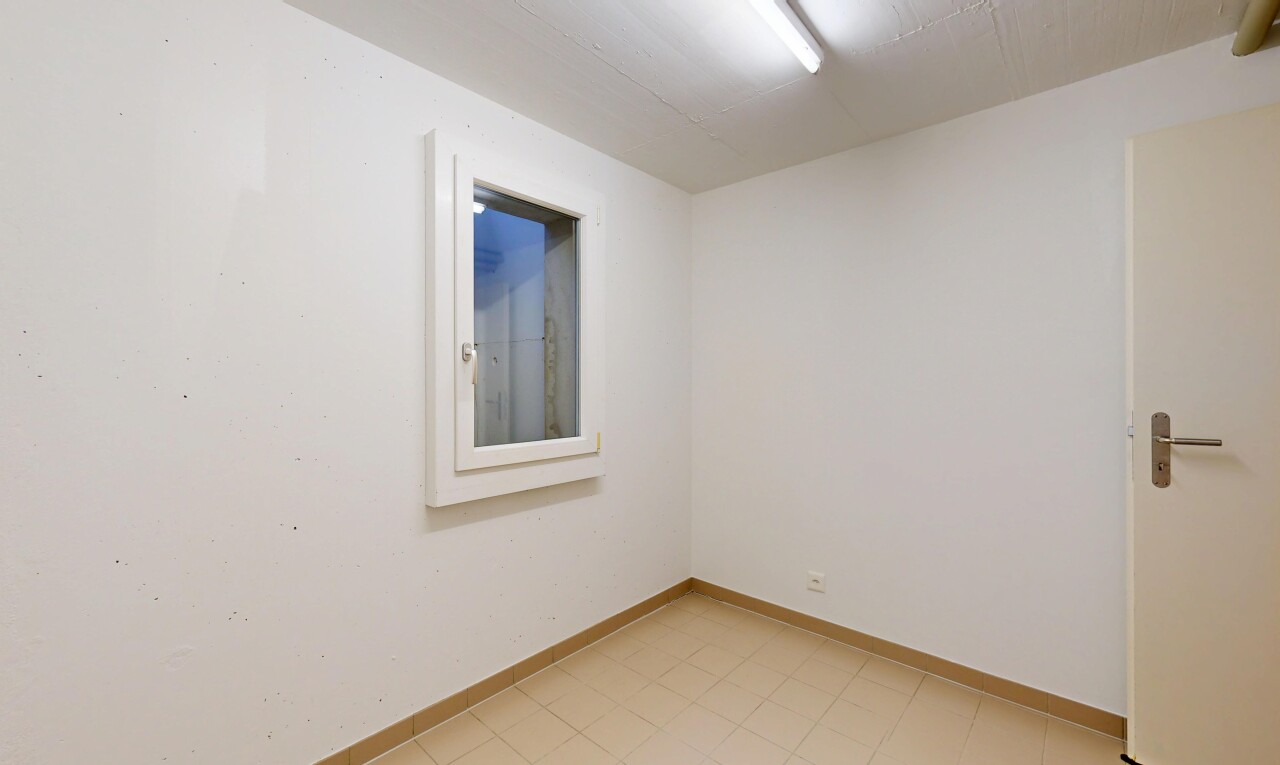 pièce vide avec cloison sèche, drywall, inside property, plinthes murales, et baseboards wall