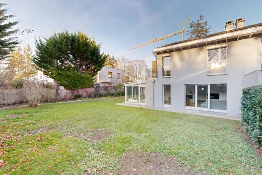 façade avec pelouse, véranda, from property, bardage en stuc, et cheminée