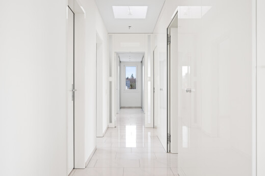 halle / korridor mit natürliches licht, natural light, light floor, gipskartonwand, und drywall
