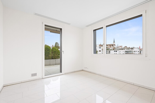leerer raum mit day time, drywall, gipskartonwand, tile floor, und fliesenboden