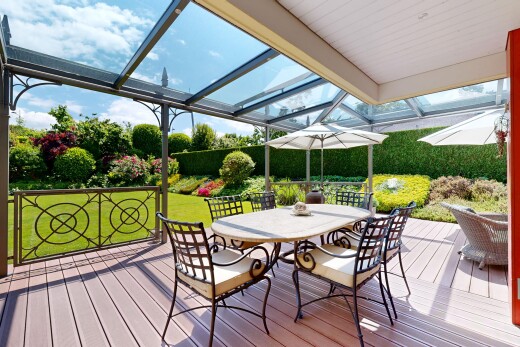 terrasse mit essbereich im freien, from property, deck, und day time
