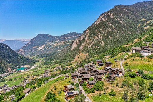 vue sur la montagne avec vue sur la montagne, mountain view, day time, et aerial view