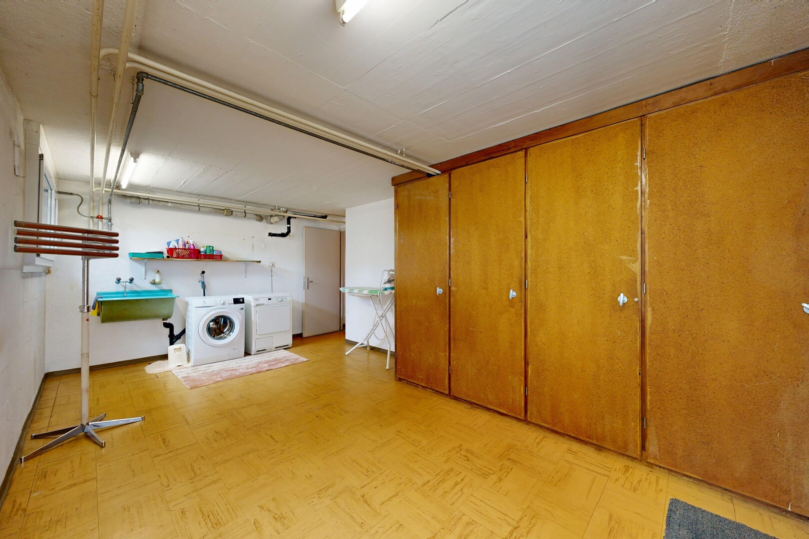 wäschekammer mit light floor, inside property, tumbler, gipskartonwand, und drywall