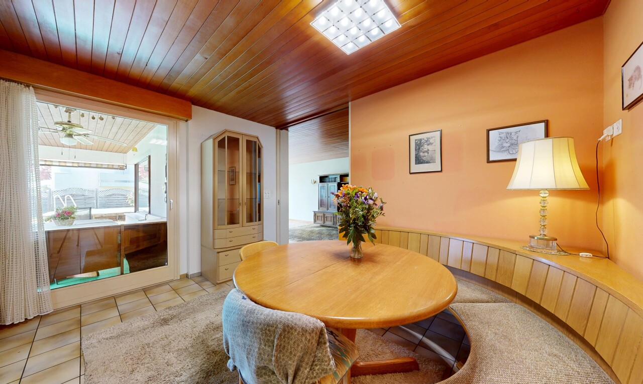esszimmer mit gipskartonwand, drywall, holzdecke, wood ceiling, und inside property