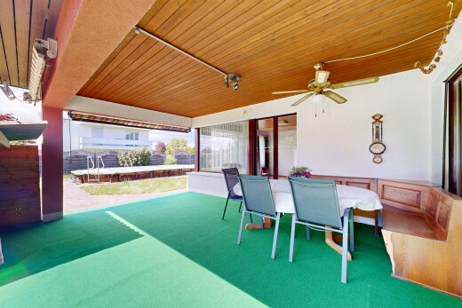 terrasse mit from property, deckenventilator, terrasse, und essbereich im freien