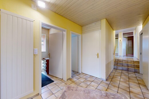 halle / korridor mit inside property, gipskartonwand, drywall, light floor, und fliesenboden