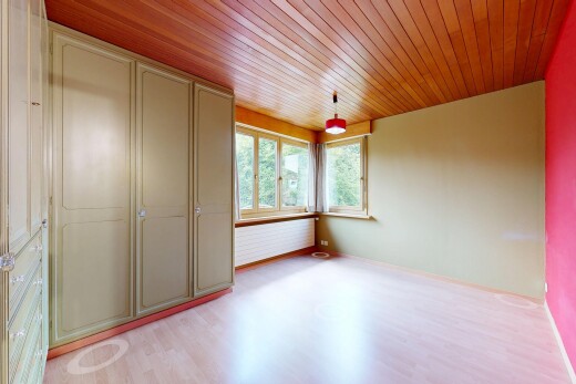 leerer raum mit natürliches licht, natural light, inside property, holzfußboden, und wood finish floor