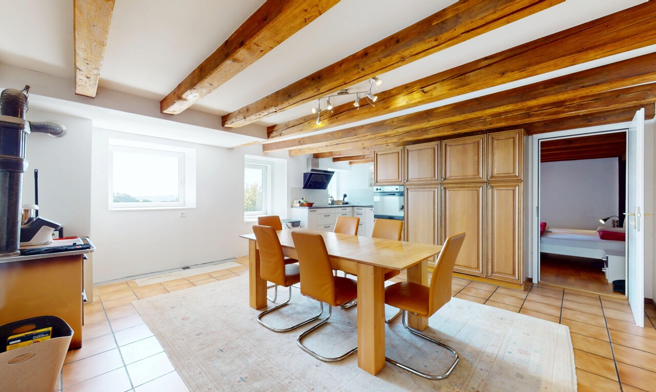 esszimmer mit tile floor, fliesenboden, beamed ceiling, balkendecke, und natural light